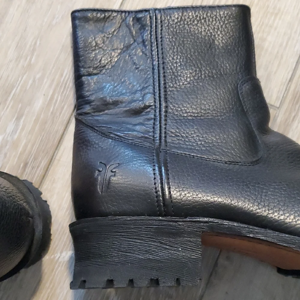 Frye Black Chelsea Boots Ankle Height Slip-On